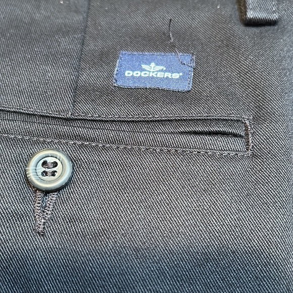 DOCKERS Men’s Black “Pleated Classic Fit” Pants Size 36X32 - Picture 2 of 8